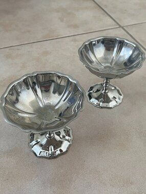 2 stainless steel cups